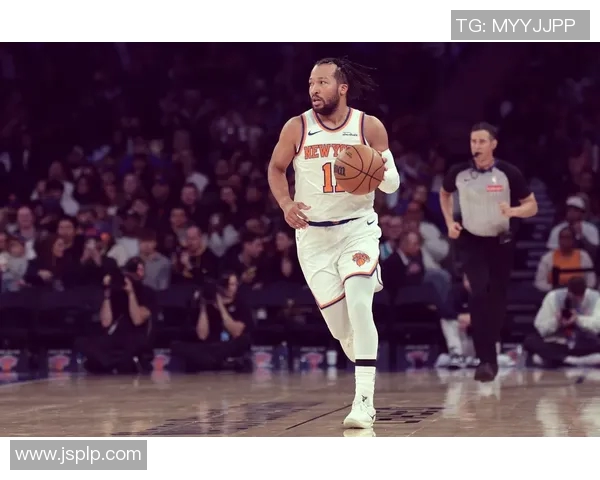 尼克斯队客场逆转灰熊队，全队表现出色，燃爆赛场